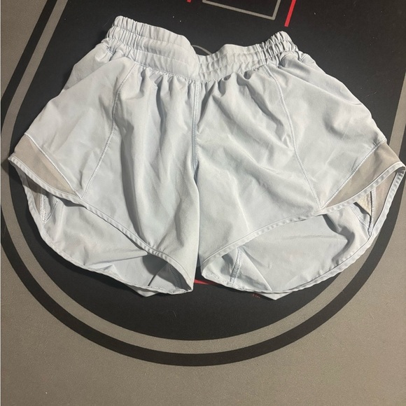 lululemon athletica Women's Athletic Shorts in Light blu size 4 4inch Length - Picture 2 of 5